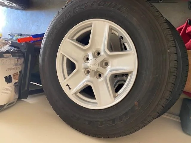 Jeep Gladiator Factory wheel/tire + tpms wheel 1