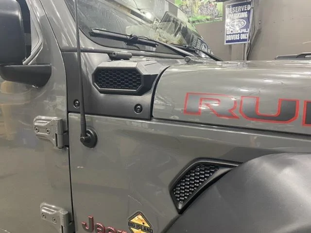 Jeep Gladiator Rubi Rhod - A 2020 Gladiator with flair for the overland-dramatic 7DFF756E-7BBB-4960-8E24-EB8835DD9C1F