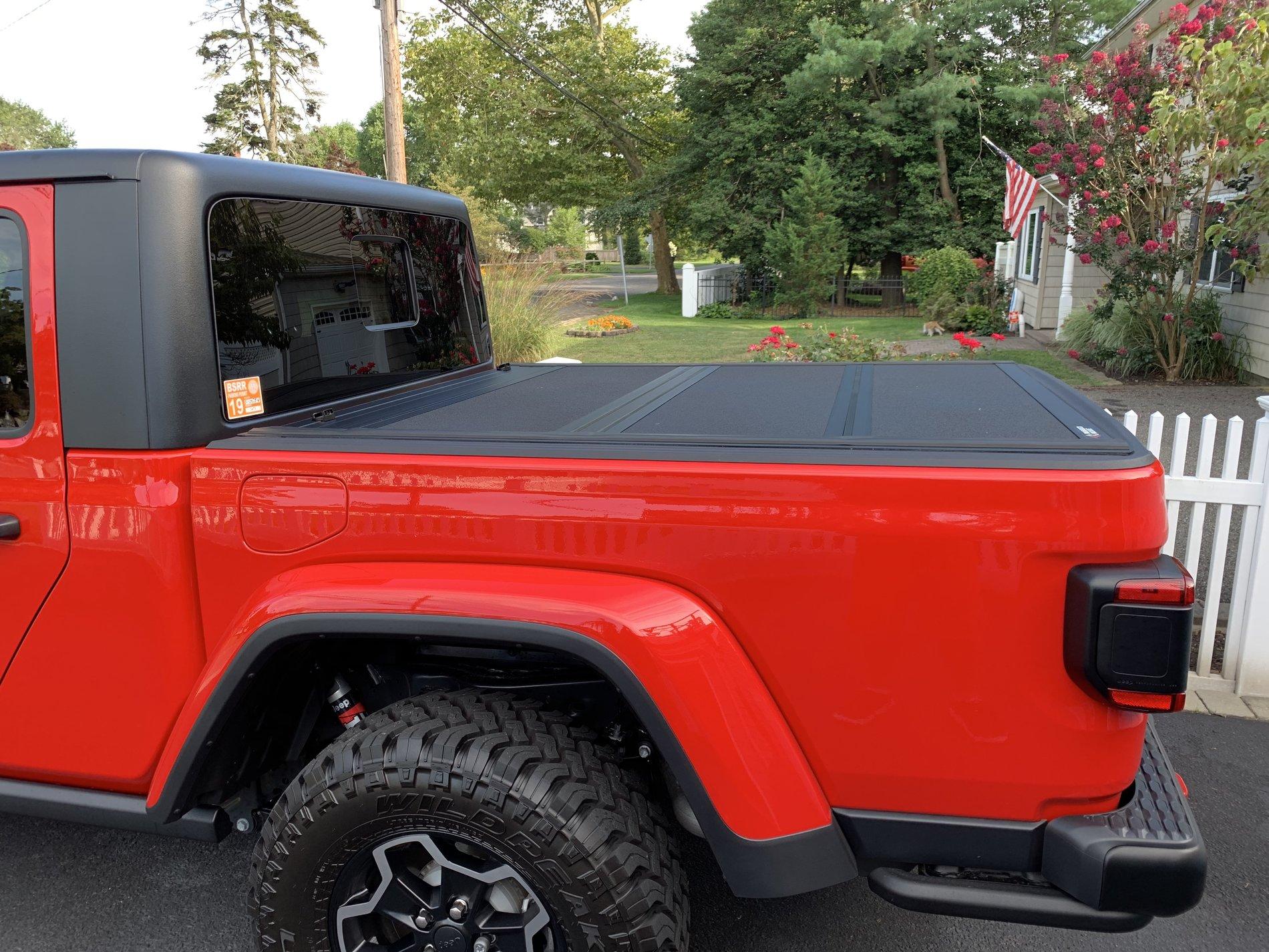 Jeep Gladiator USED Rugged Ridge Hard Folding Bed Cover with LINE-X     $400 Pick up only mRSRrTuVSriNvBmBNJSdrA
