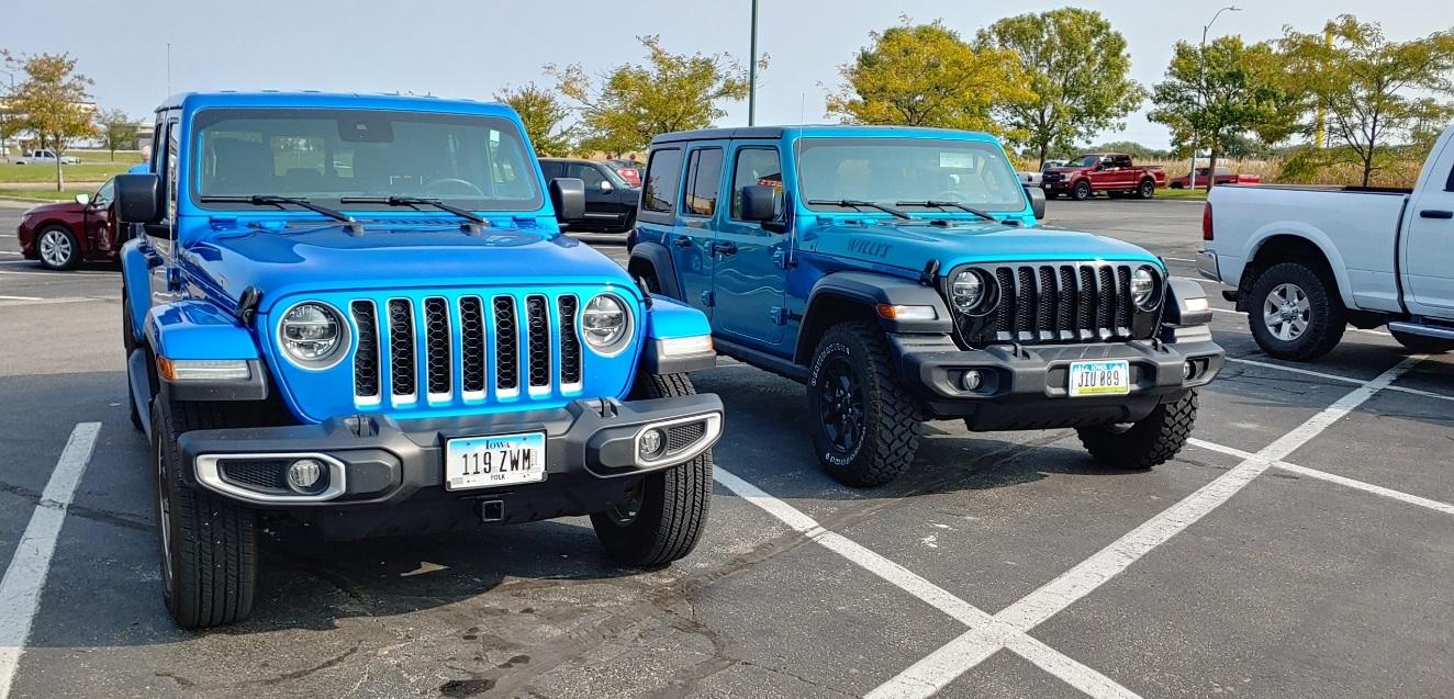Jeep Gladiator Jeeps Parking Next To Jeeps 20200920_102830_HDR