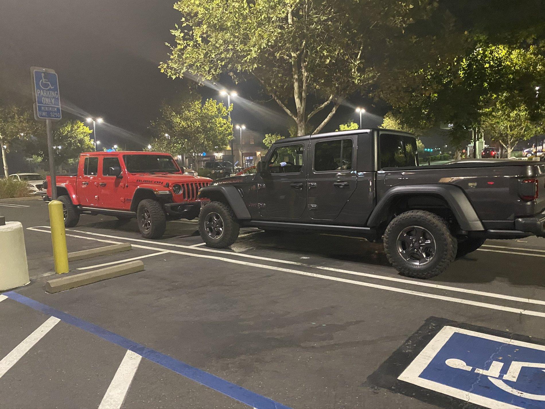 Jeep Gladiator Jeeps Parking Next To Jeeps IMG_0704