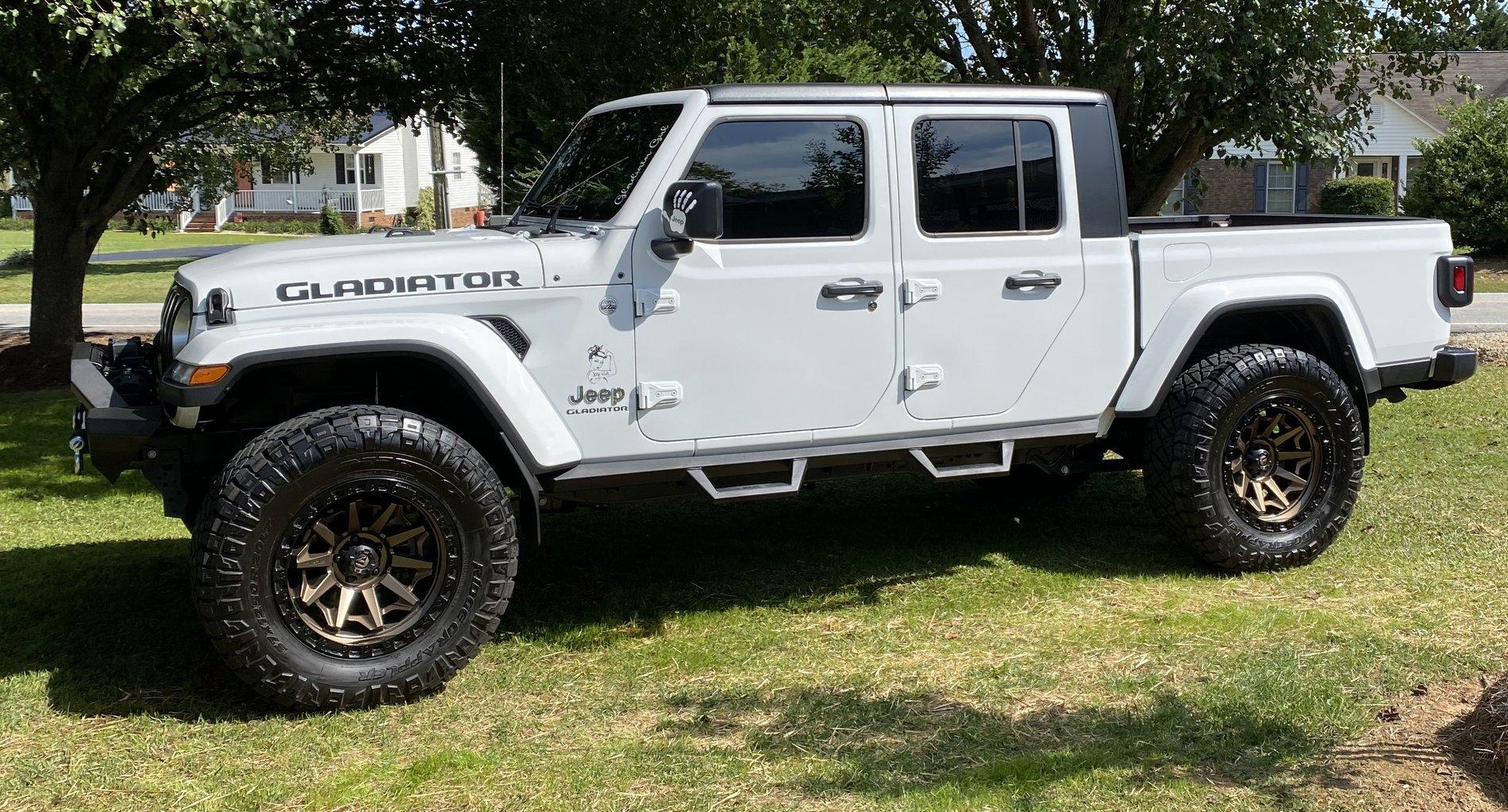 Jeep Gladiator Gladiator Glamour Shots FC1692E6-E0EC-4A4C-B3E1-9C945EC3FBA4