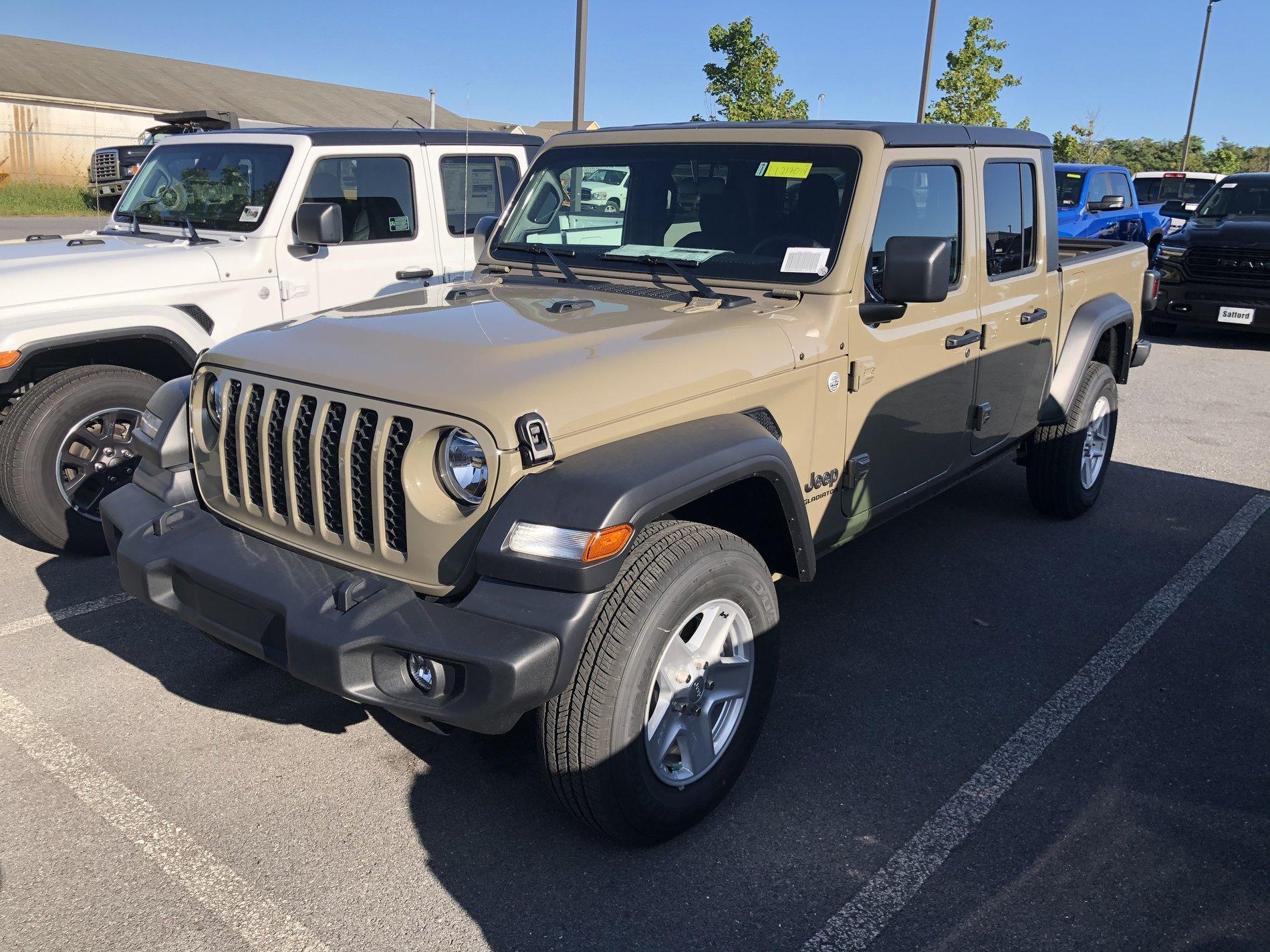 Jeep Gladiator GATOR Gladiator JT Club 203CAD7E-ECC4-4805-AF6D-F5A067B15187