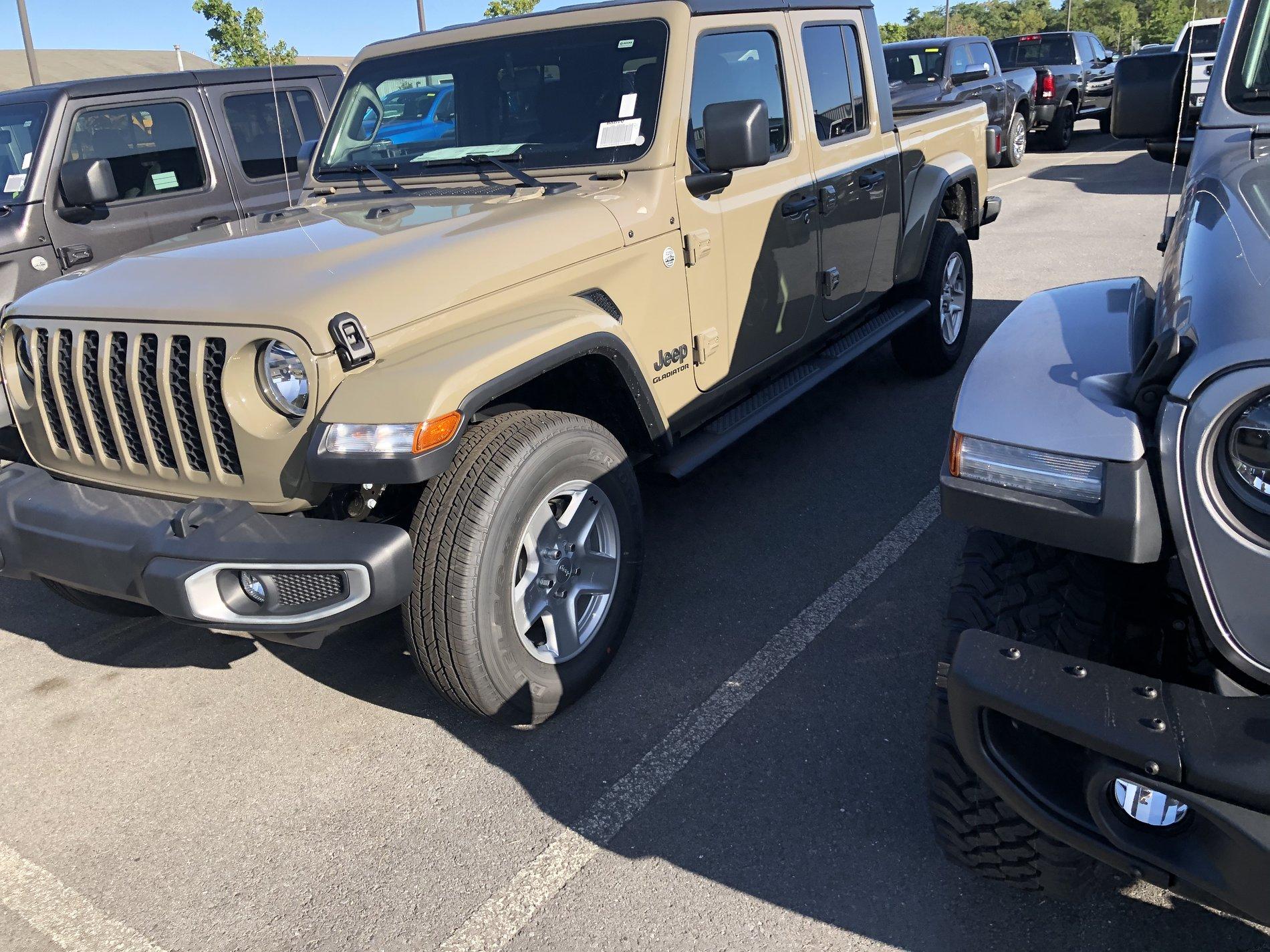Jeep Gladiator GATOR Gladiator JT Club BACA4DD6-A106-401E-8B48-4B337BA09F63