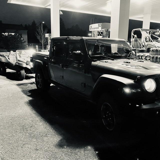 Jeep Gladiator Gladiator Glamour Shots A844A9E4-AED9-4BBA-B411-C797DC7B98A3