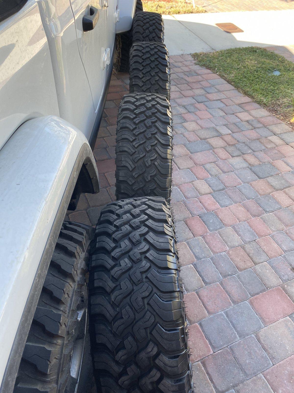 Jeep Gladiator Falken Wildpeak MT 1043090C-9AE9-4CA9-A391-463E889E61A3