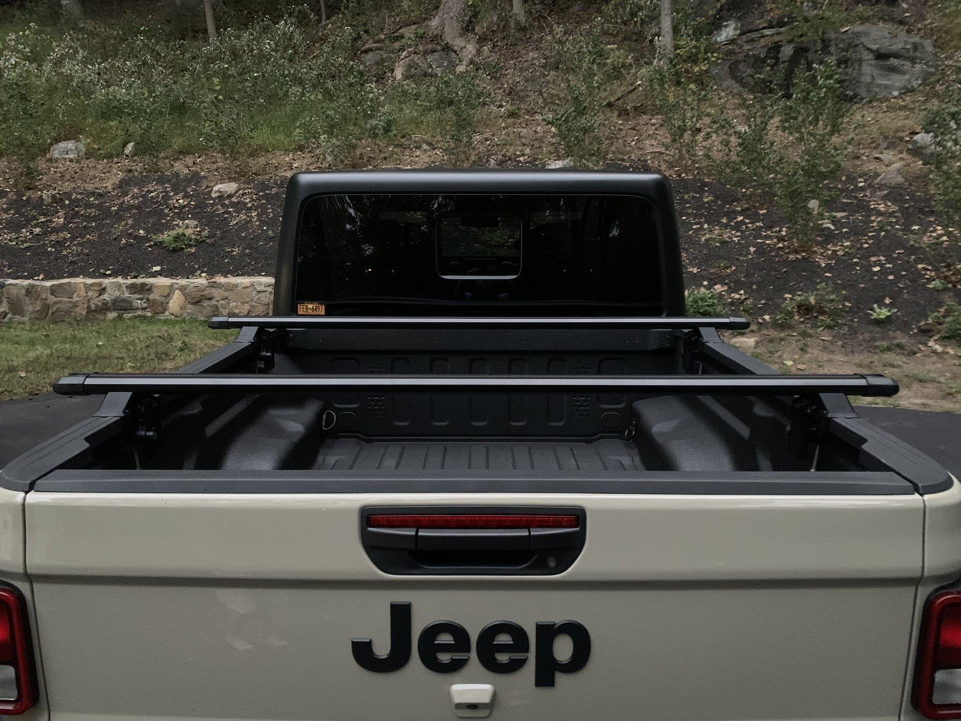 Jeep Gladiator Yakima Bedrock And HD Bars 1452B1C0-2D59-4842-A89E-361678F65863