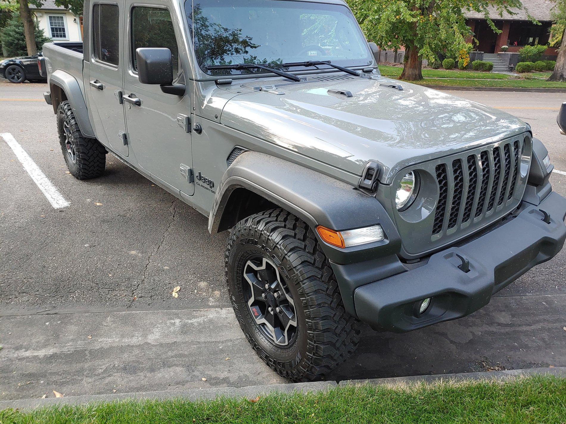 Jeep Gladiator Anyone with the Base Sport? 20200923_172636