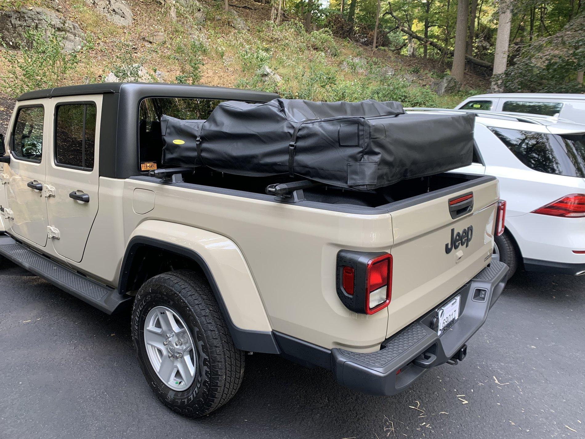 Jeep Gladiator Yakima Bedrock And HD Bars 61E5809C-14C8-466A-9FFF-EA978C240412