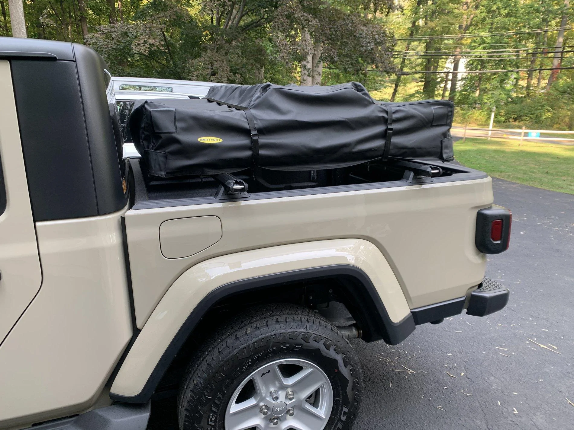 Jeep Gladiator Yakima Bedrock And HD Bars 1A4B5A7F-8C25-4952-A1F8-3E918F7A31EE