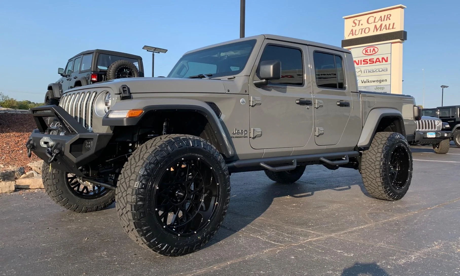 Jeep Gladiator Lets see all those Gladiators with lifts and bigger tires! gladiator left sid
