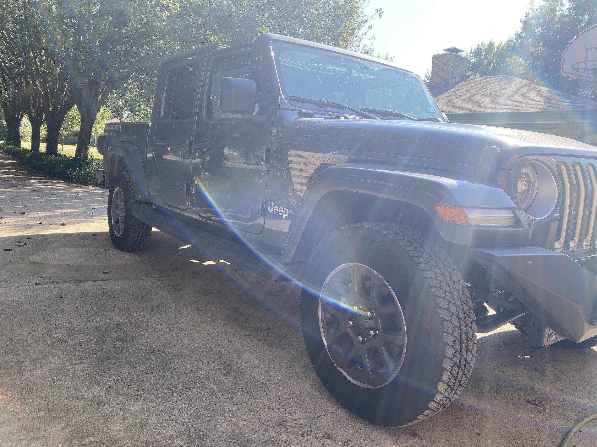 Jeep Gladiator Overland wheels w 255/70/18 Duelers 0415C641-4DA8-4088-8495-821552008B1B