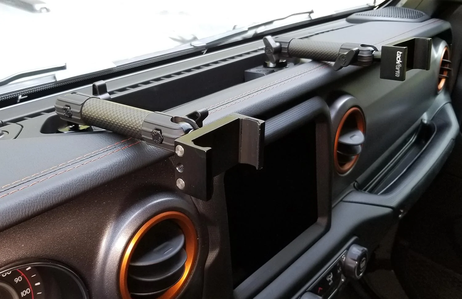Jeep Gladiator MOJAVE Edition Gladiator JT Club phone-holder2