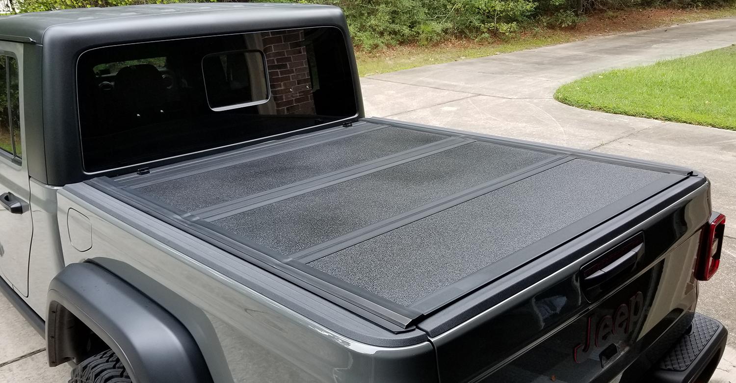 Jeep Gladiator MOJAVE Edition Gladiator JT Club rugged-ridge-armis-tonneau