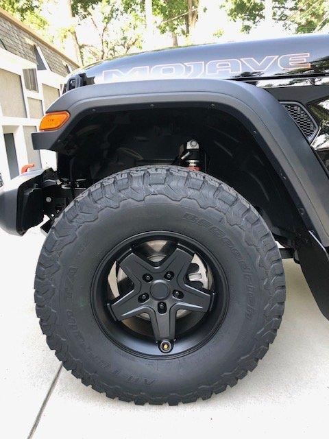 Jeep Gladiator colored valve stem caps Front Wheel