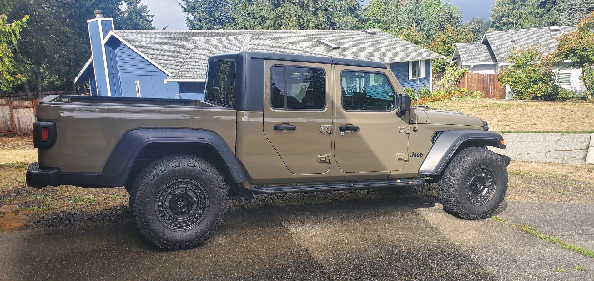 Jeep Gladiator Sport S, no lift w/ 34.4 x 12.7 Nitto Ridge Grappler -- thoughts on aesthetic and ride 20200924_105936