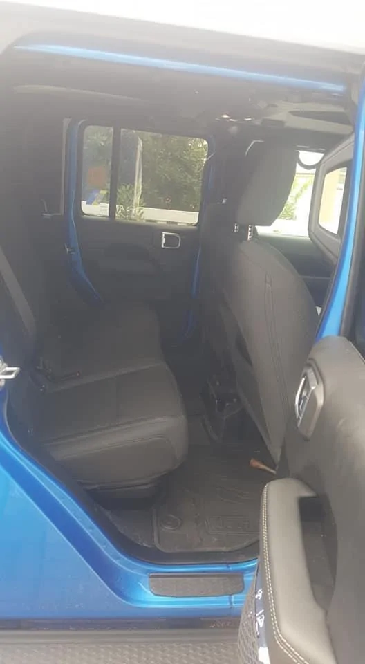 Jeep Gladiator Rear seat modification for dog’s. 7D2274CF-5F5E-4149-A59A-3369DBF2F6B5