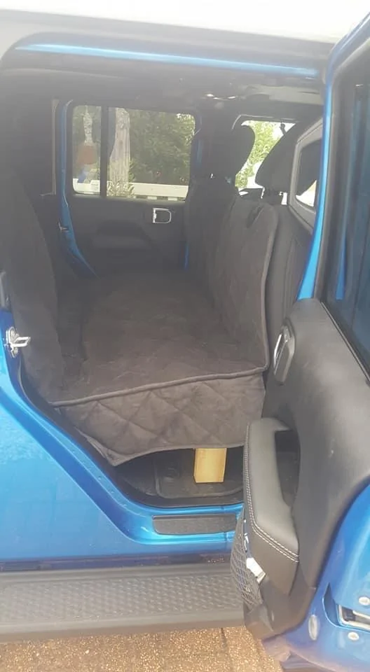 Jeep Gladiator Rear seat modification for dog’s. 70D415D1-16B3-4C26-B447-7089011714C7