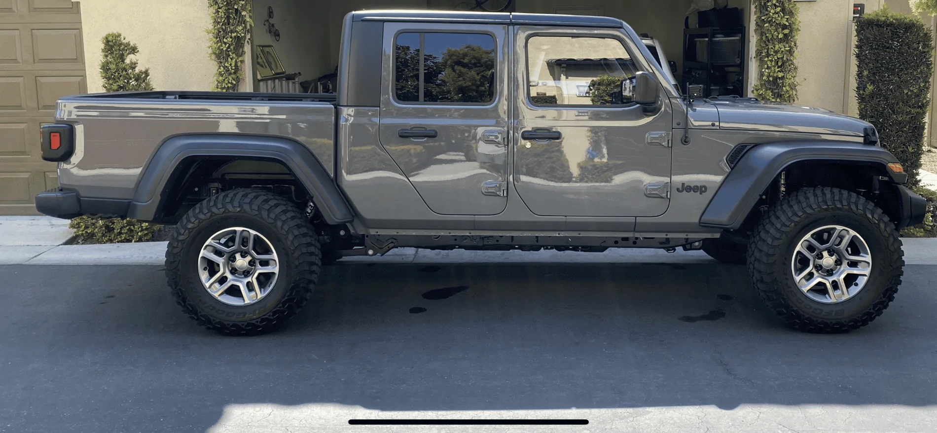 Jeep Gladiator STING GRAY Gladiator JT Club 7FDA2CD0-07D4-4132-BF56-6B00864DCB4F
