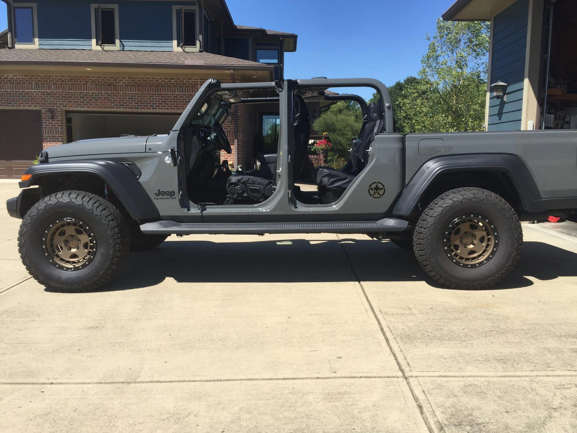 Jeep Gladiator Sport S, no lift w/ 34.4 x 12.7 Nitto Ridge Grappler -- thoughts on aesthetic and ride 9E3A5F59-8D9C-40A7-80E5-31AC537D85FB