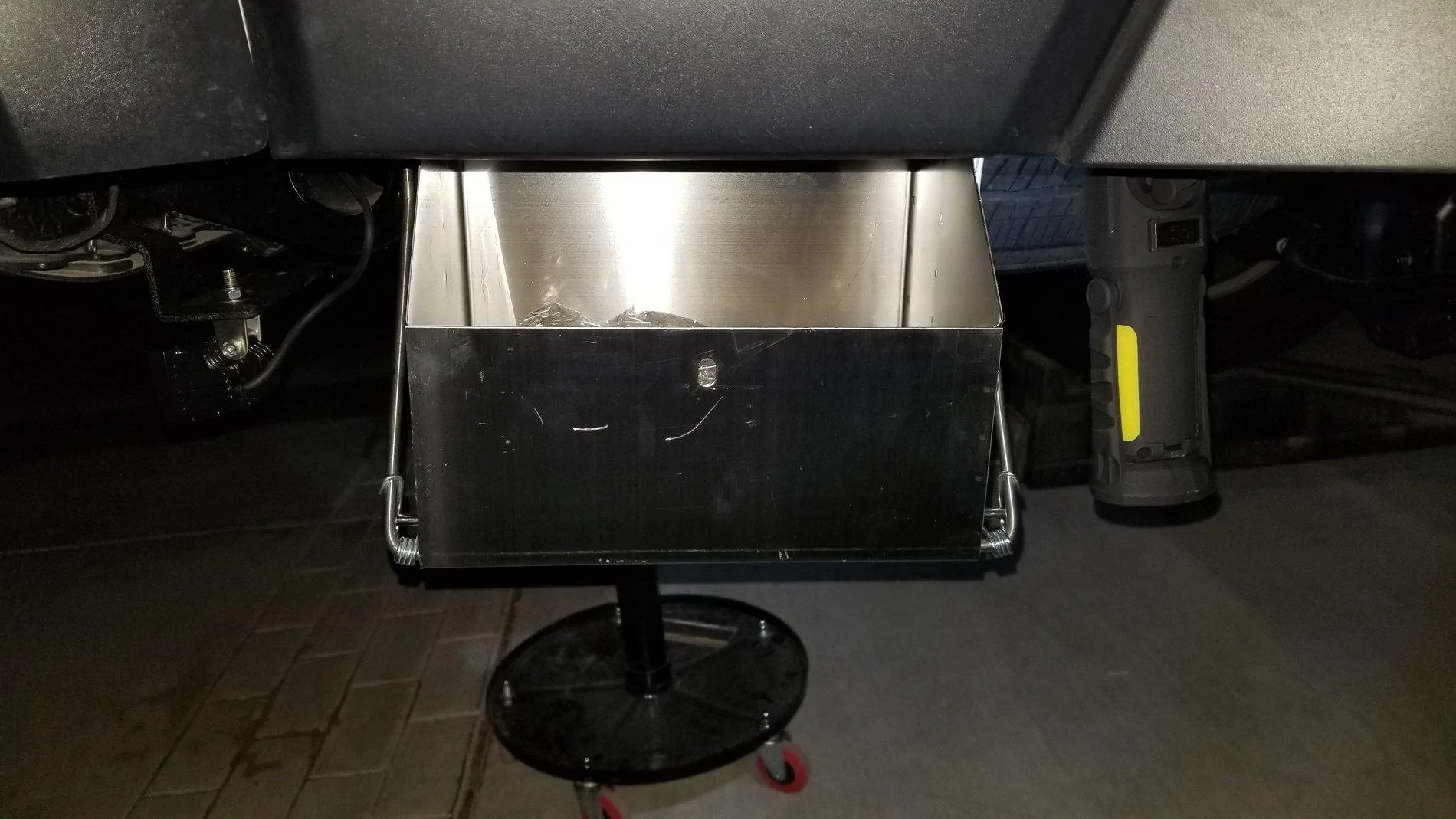 Jeep Gladiator No bed power? No problem! $9.99 do it yourself. 20191017_190104