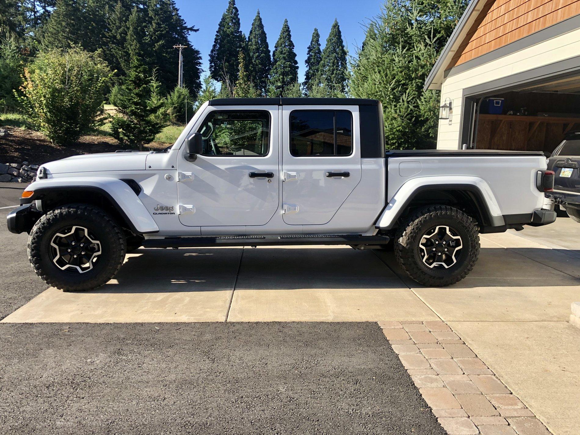 Jeep Gladiator Rubicon Wheels and Tires LIKE NEW EA977D4B-976C-4C24-9DA1-E15EE35865E8