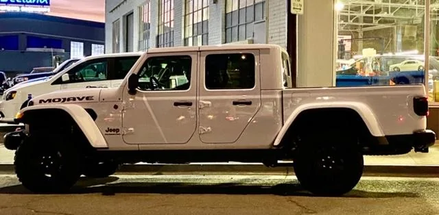 Jeep Gladiator BRIGHT WHITE Gladiator JT Club IMG_3325