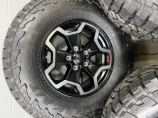 Jeep Gladiator Gladiator Rubicon wheels and tires 3D395F37-EE8A-41F6-8C13-87CE38D90C8C