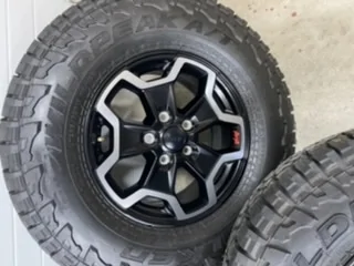 Jeep Gladiator Gladiator Rubicon wheels and tires 84F846C1-BC09-44CB-A00F-8C5F096FEFB8