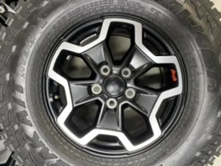 Jeep Gladiator Gladiator Rubicon wheels and tires 5198EA3F-8DBA-4970-B566-4DAB220ABB16