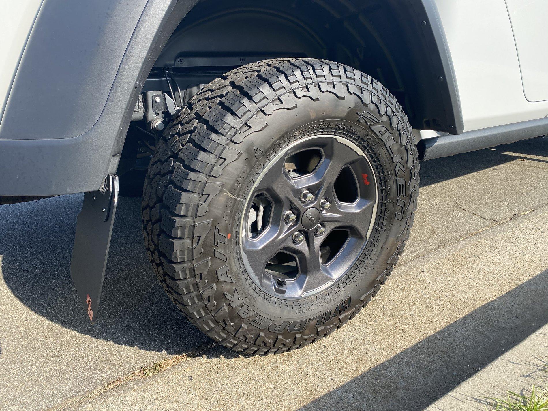 Jeep Gladiator Gladiator Rubicon Wheels and Tires DF1EC5D7-AB9A-4324-97EE-9B08B73D26C4
