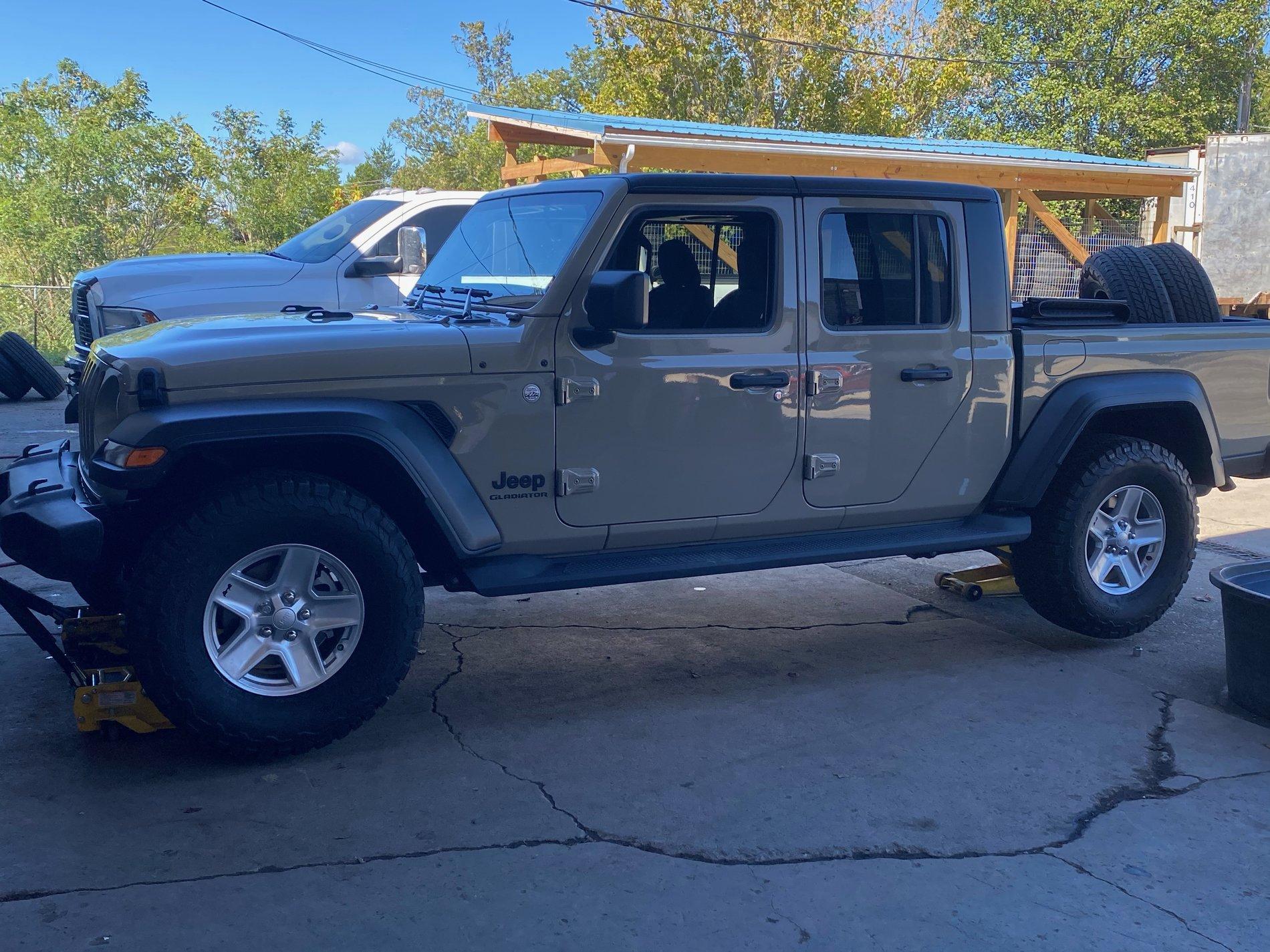 Jeep Gladiator Had some 315/70/17 KO2 mounted today image0