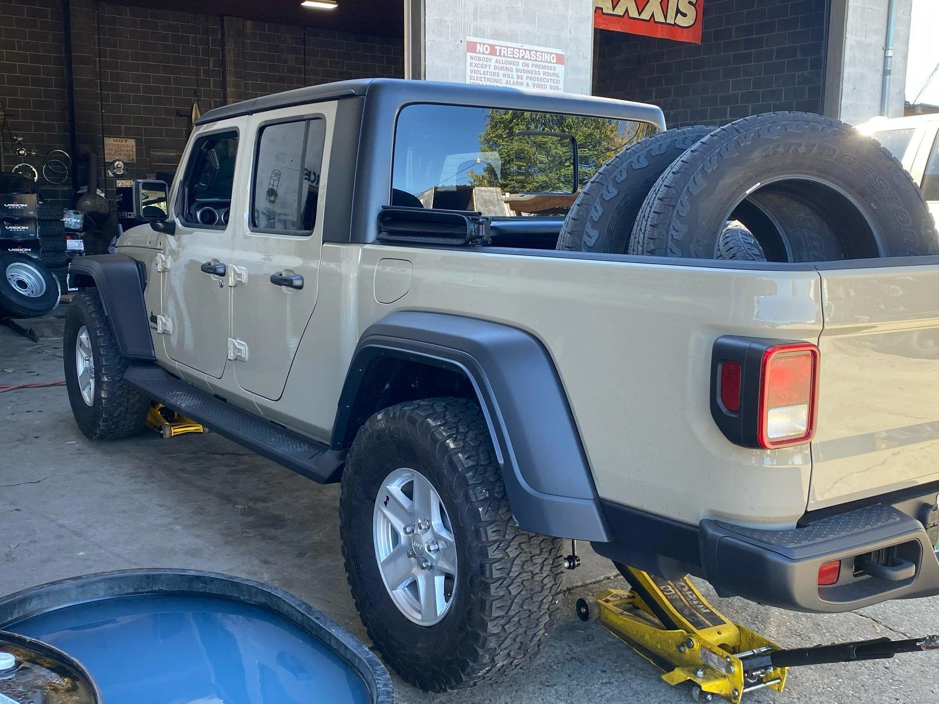 Jeep Gladiator Had some 315/70/17 KO2 mounted today image1