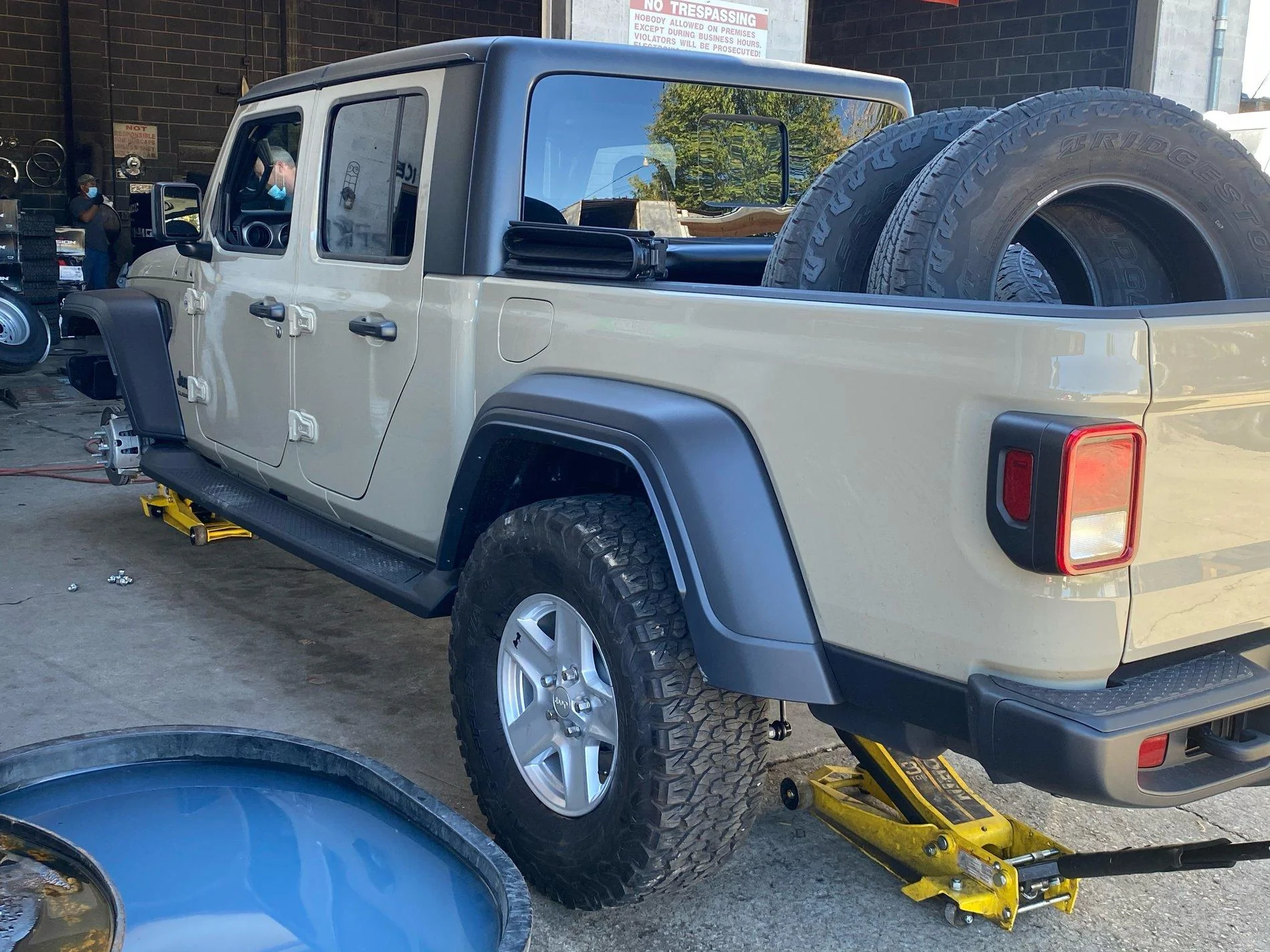 Jeep Gladiator Had some 315/70/17 KO2 mounted today image2