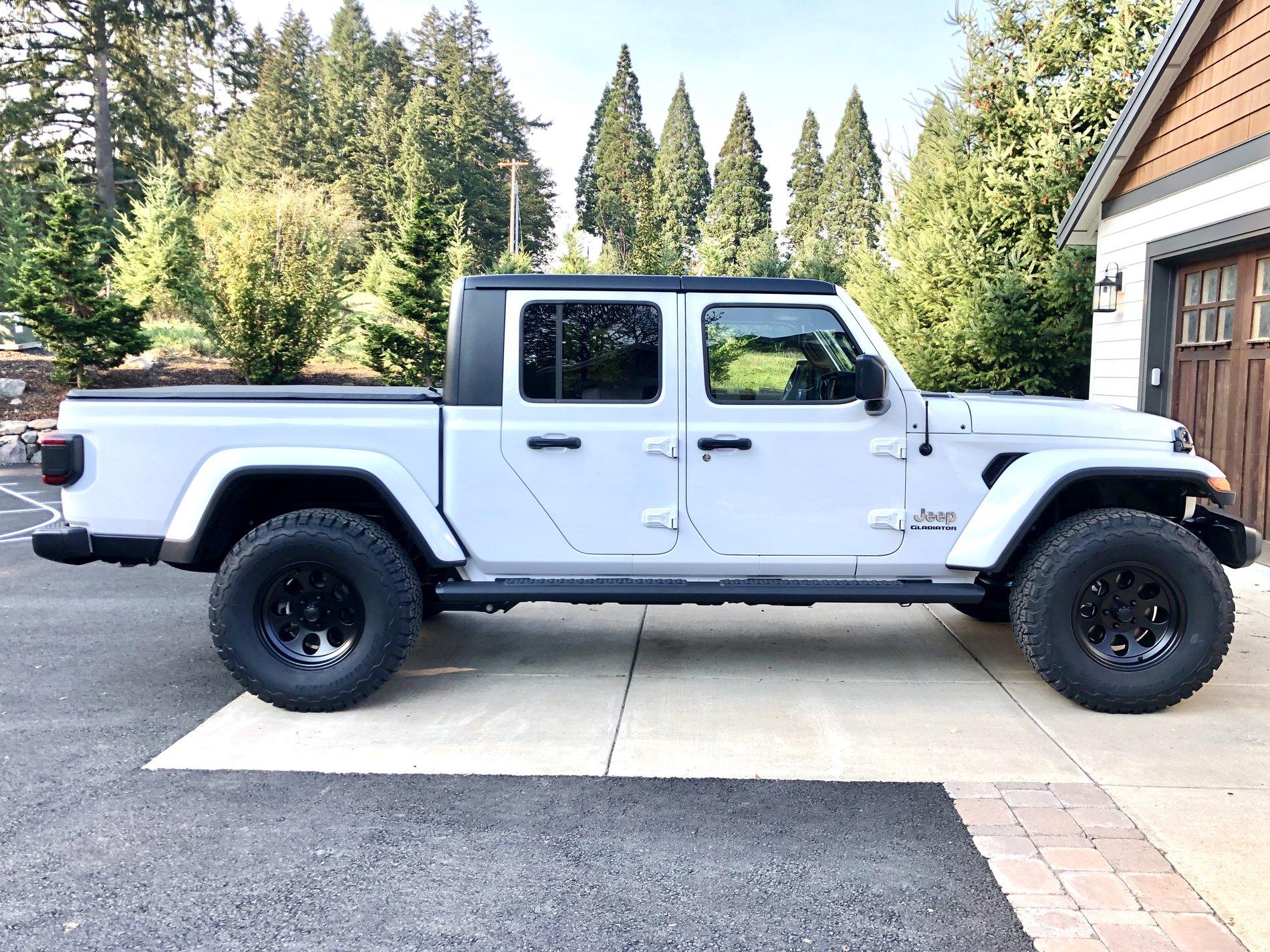 Jeep Gladiator Finally got her leveled. All is right with my JT now! 71D4BCB0-CF87-4799-8C55-3B9D8CA60221