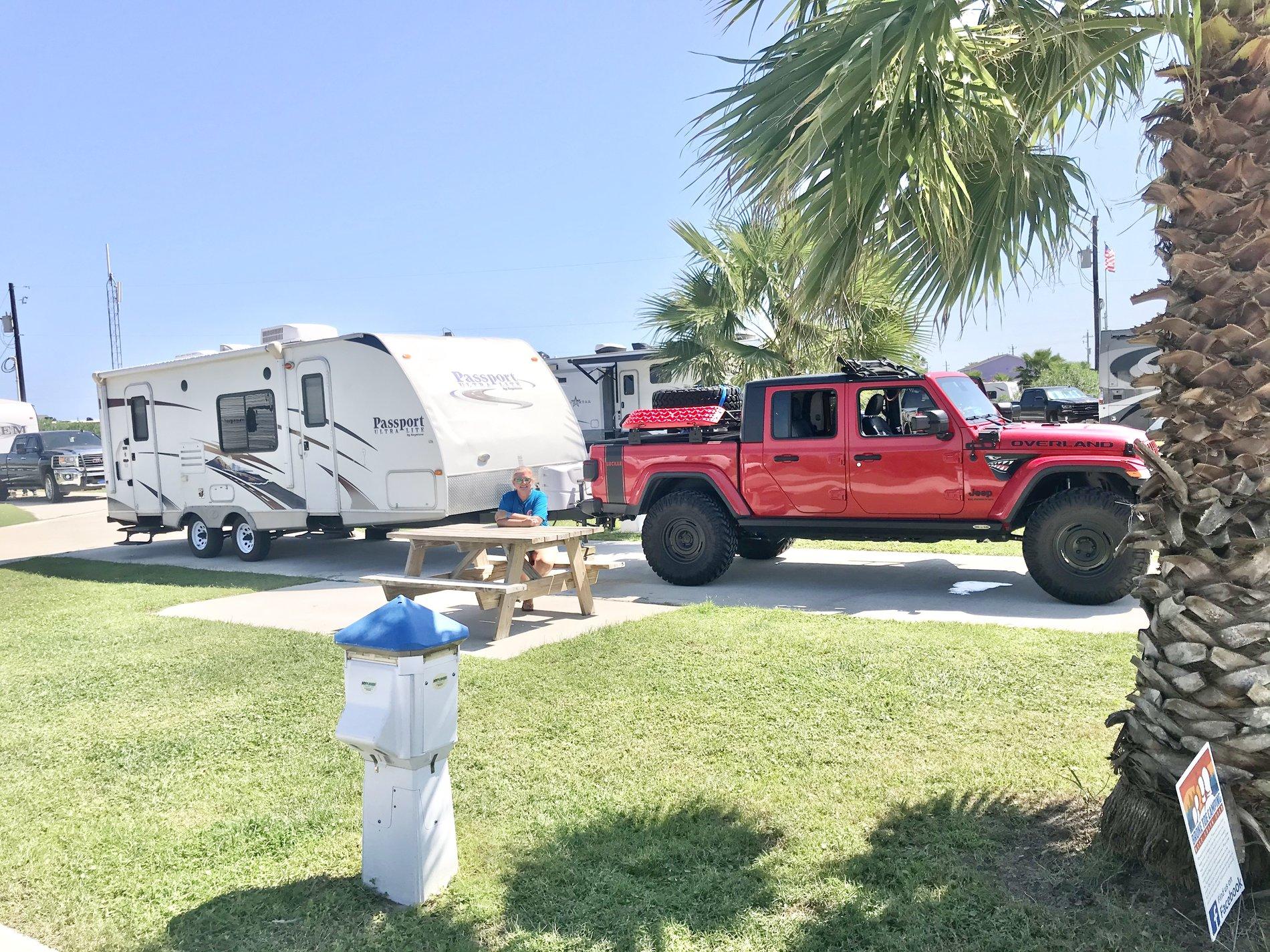 Jeep Gladiator Just for anyone wondering about 37’s towing 8A05CB25-2BB4-44BB-9CFD-F25D1DB75EB2