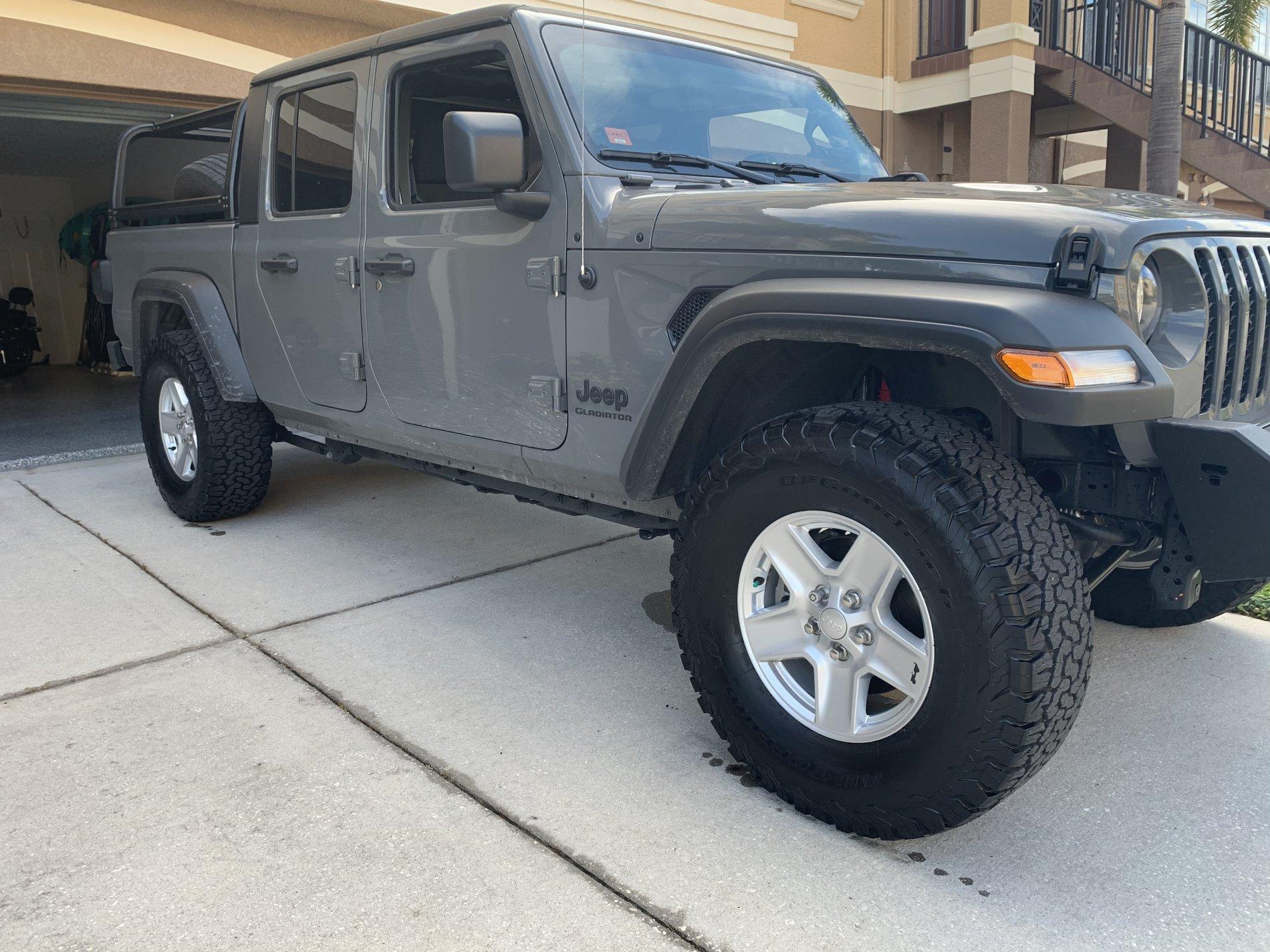 Jeep Gladiator Had some 315/70/17 KO2 mounted today A15F5001-C495-4EC8-8789-FB49445CAD4F