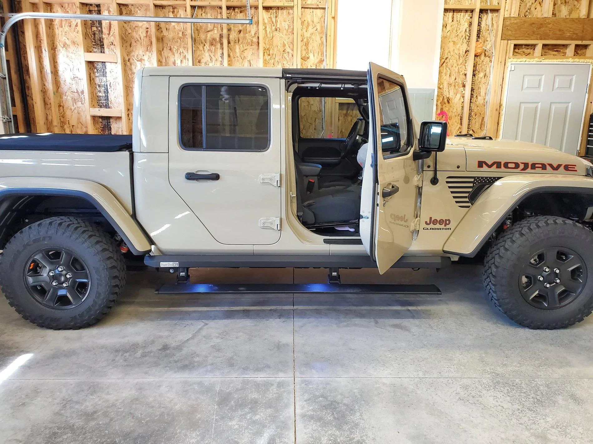 Jeep Gladiator Amp research power step XL Step Pic 2