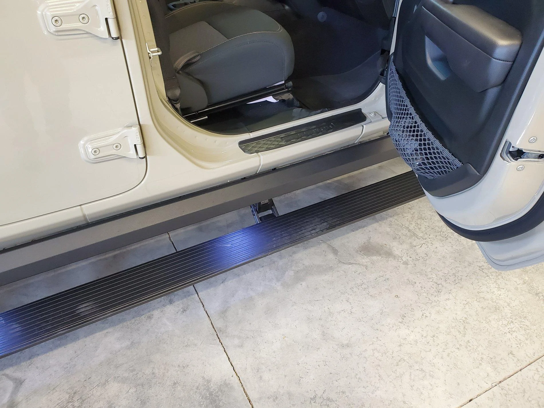 Jeep Gladiator Amp research power step XL Step Pic 3