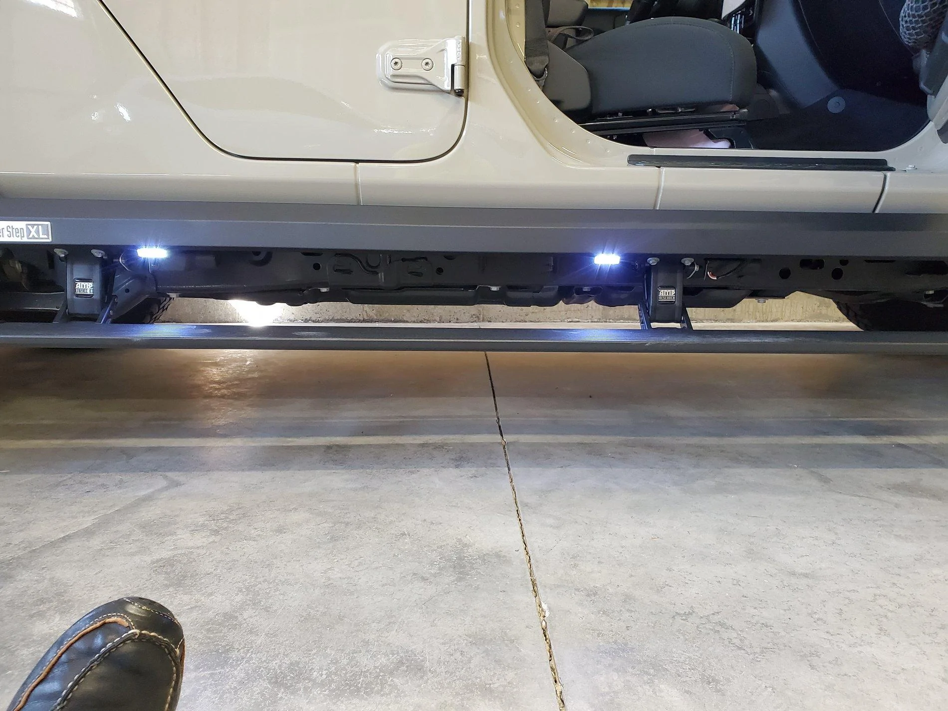 Jeep Gladiator Amp research power step XL Step Pic 4