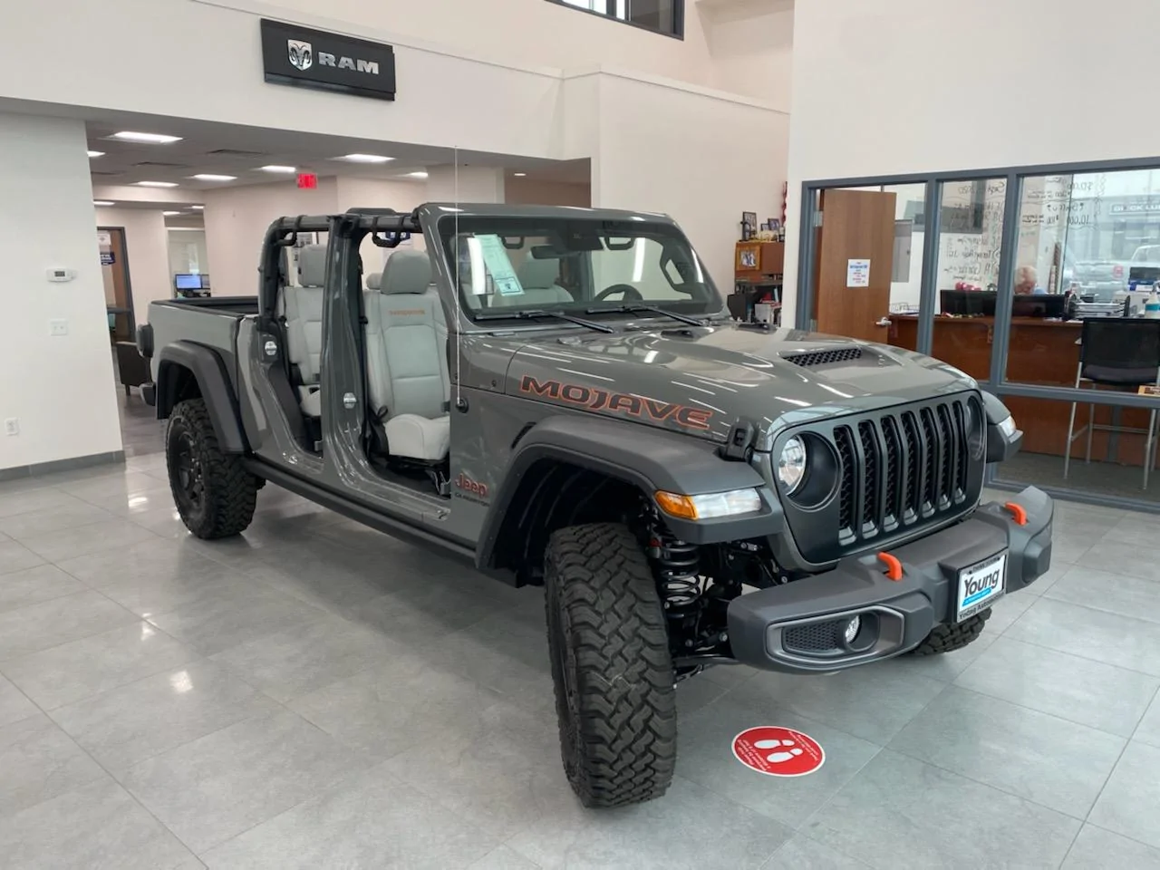 Jeep Gladiator New Mojave 21156076-E1D6-47BA-A003-A996AE37508A
