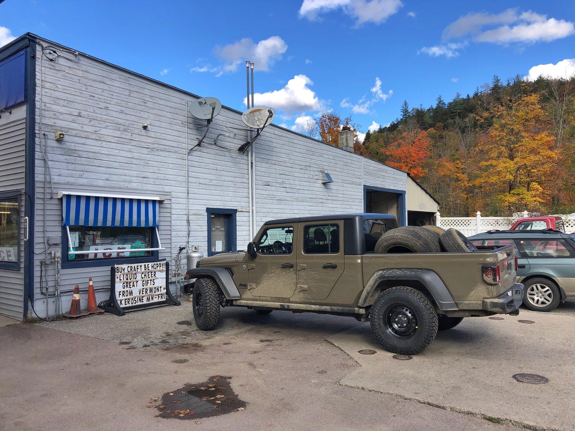 Jeep Gladiator 35" Kendas with no lift. IMG_9475