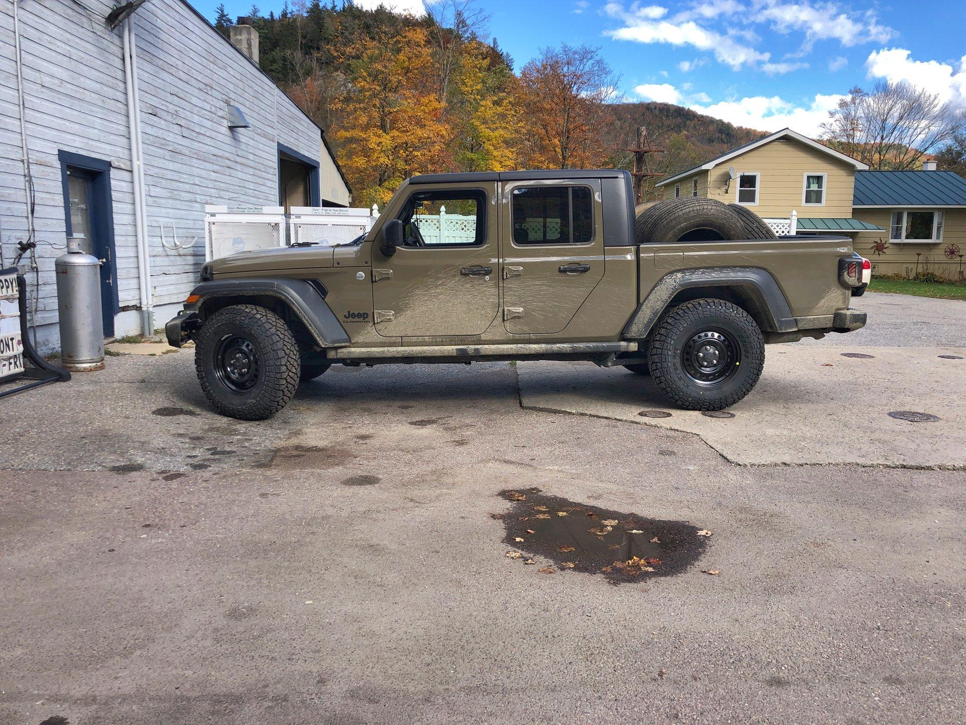 Jeep Gladiator 35" Kendas with no lift. IMG_9476