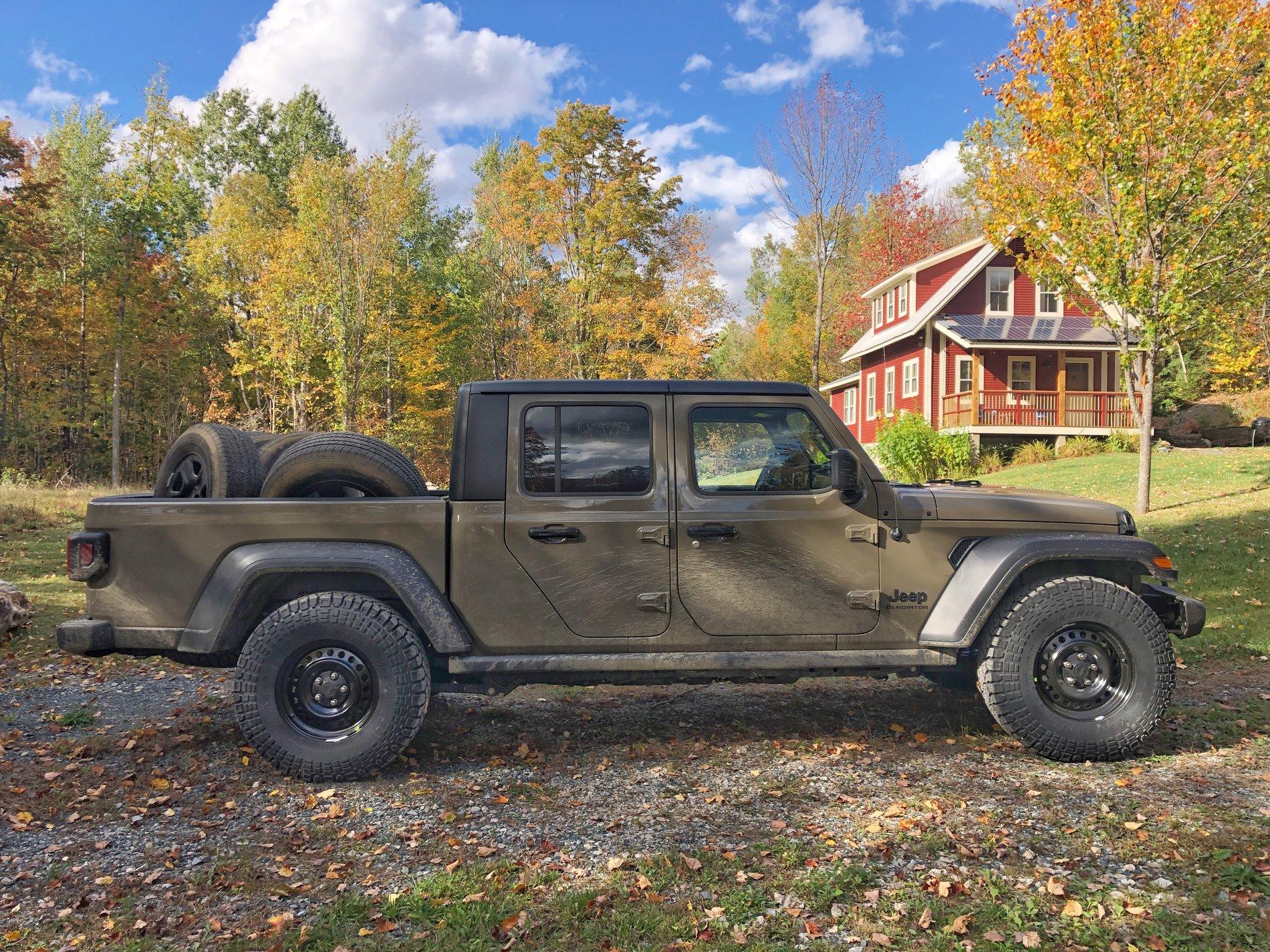 Jeep Gladiator 35" Kendas with no lift. IMG_9478
