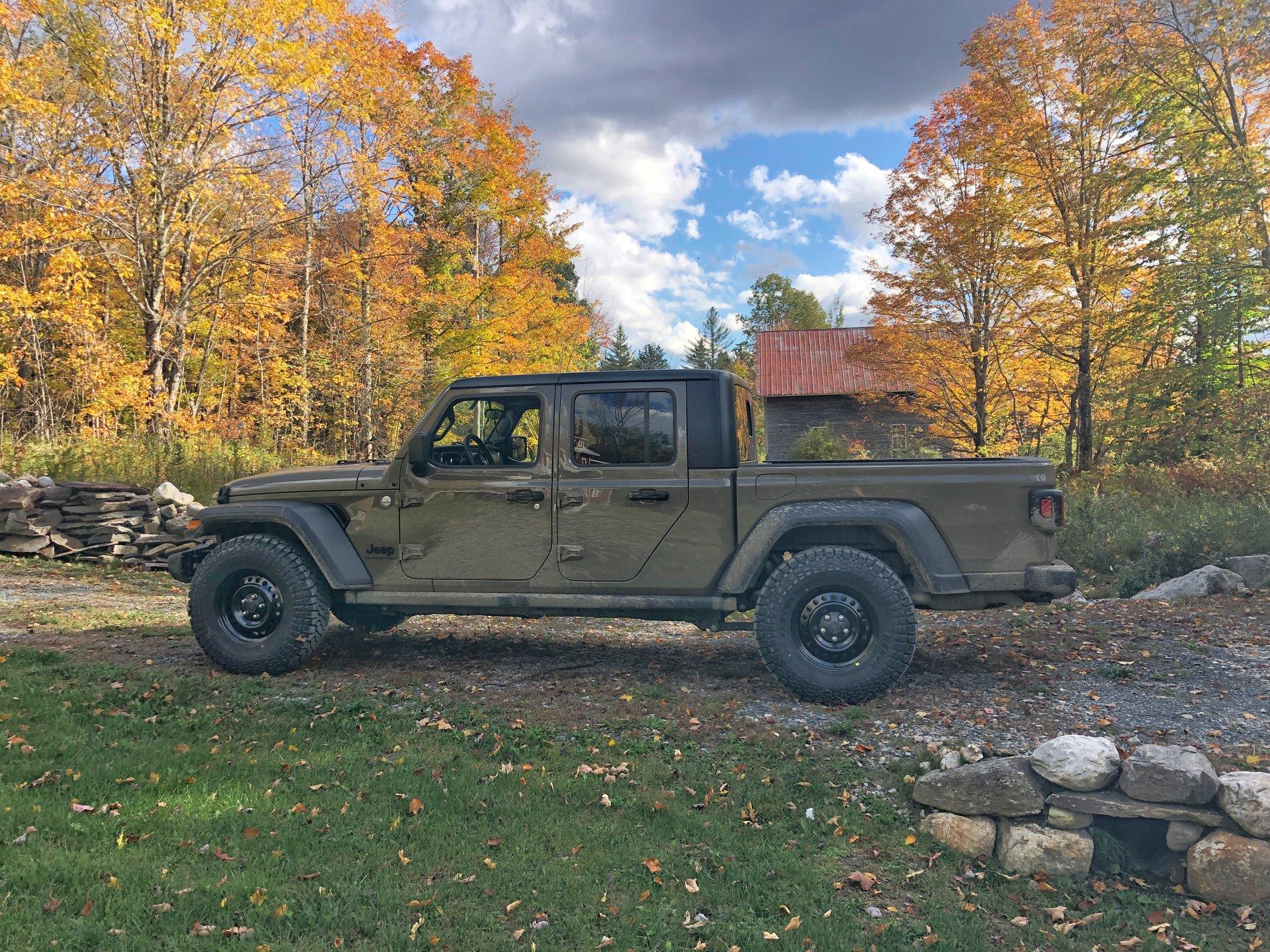 Jeep Gladiator 35" Kendas with no lift. IMG_9479