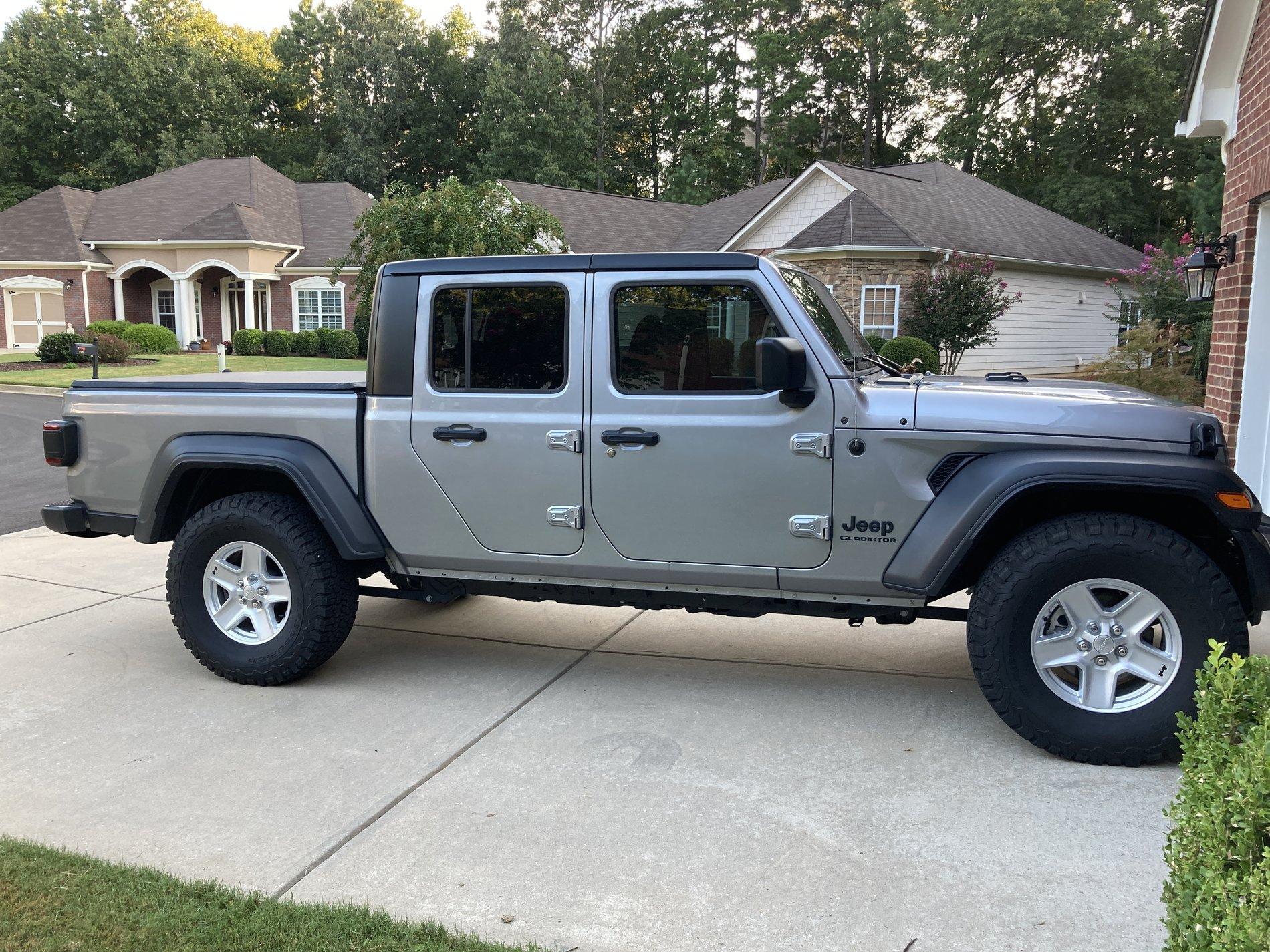 Jeep Gladiator Had some 315/70/17 KO2 mounted today 167D80EC-A7EE-4D11-A5B2-9BF11857EEBA
