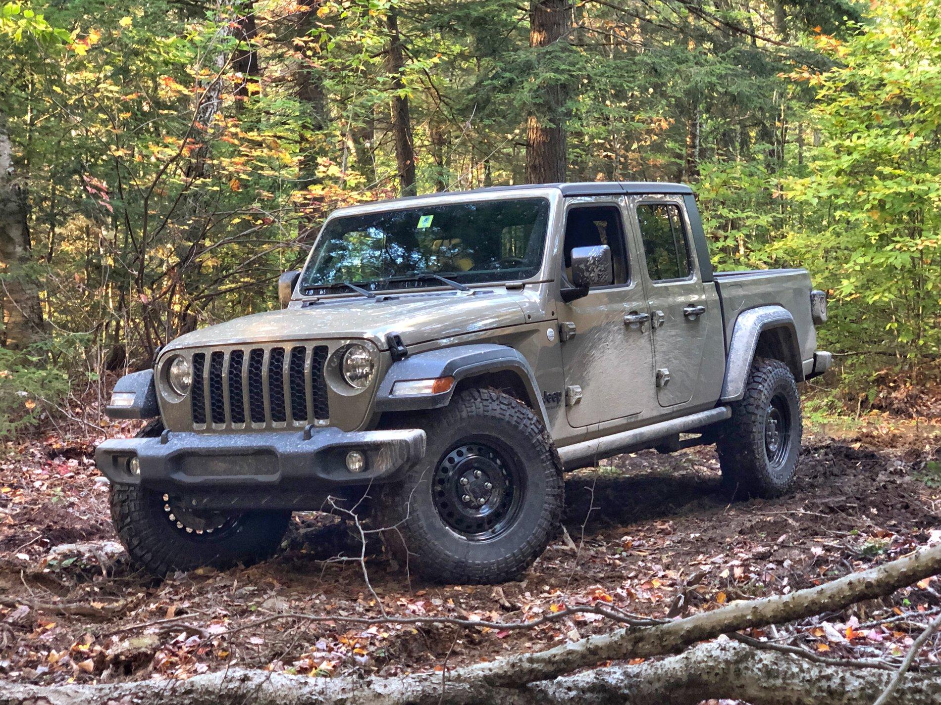 Jeep Gladiator 35" Kendas with no lift. IMG_9500