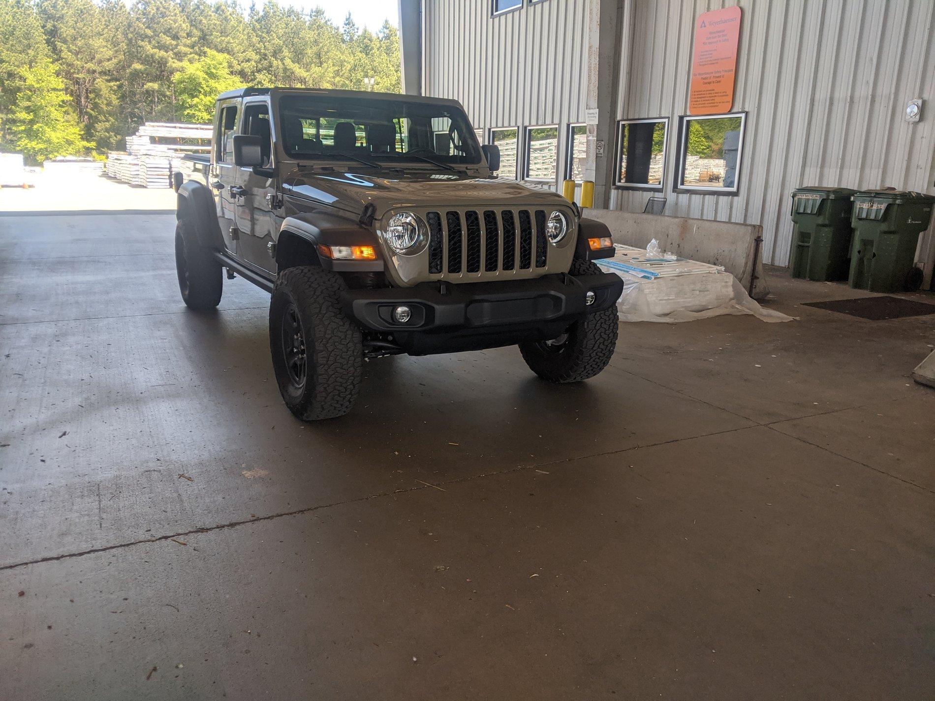 Jeep Gladiator Had some 315/70/17 KO2 mounted today IMG_20200510_151834