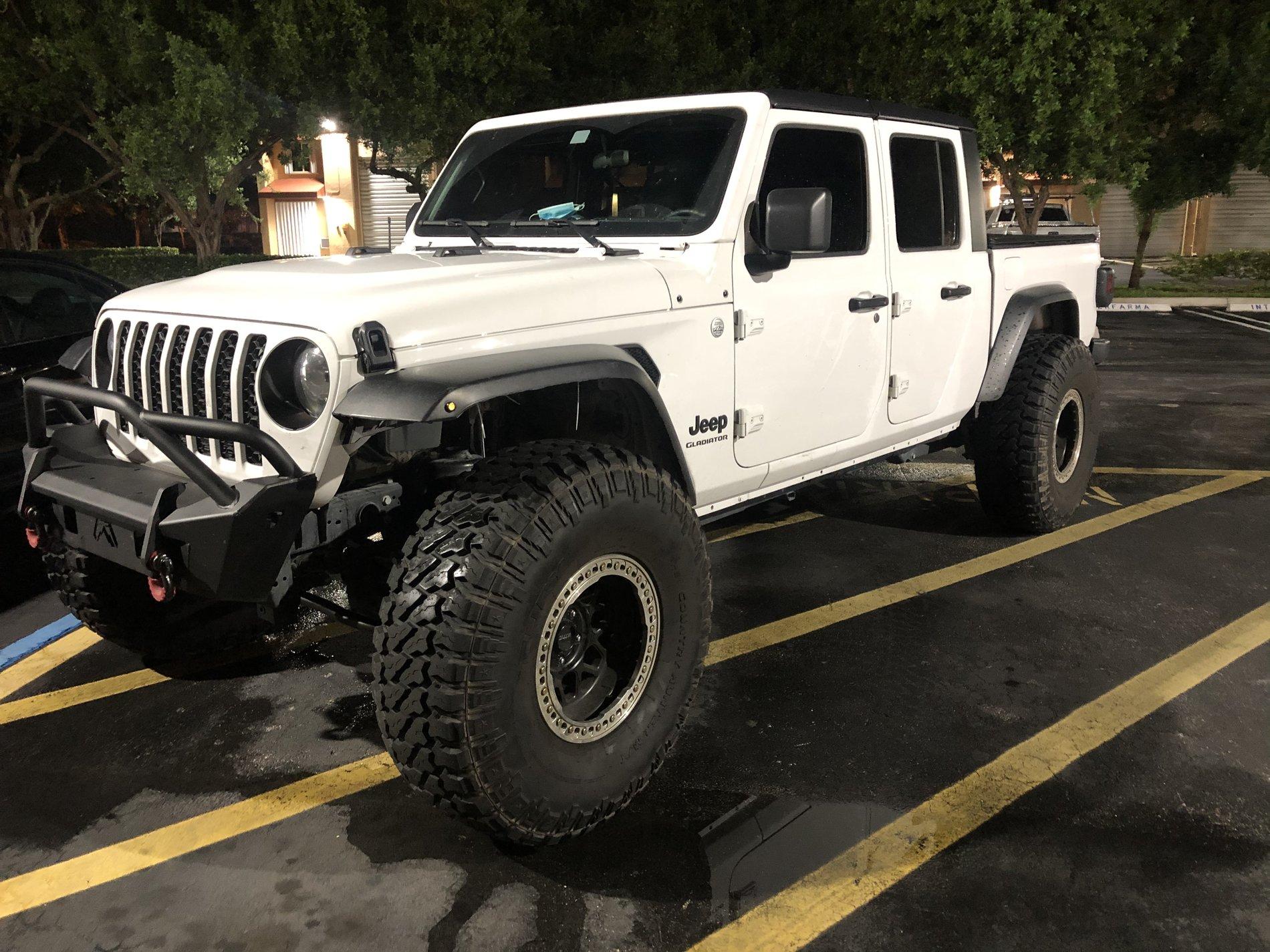 Jeep Gladiator Anyone "chopped" the Sport fenders? 40A5E7FE-D7E1-42E4-92DA-A565FD00CDF4