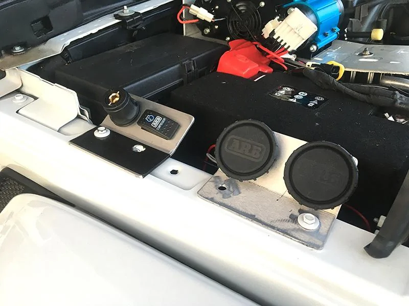 Jeep Gladiator Under the hood ARB compressor mount with remote air chuck/rocker switch/air filter relocation brackets. switch-filters-fender2